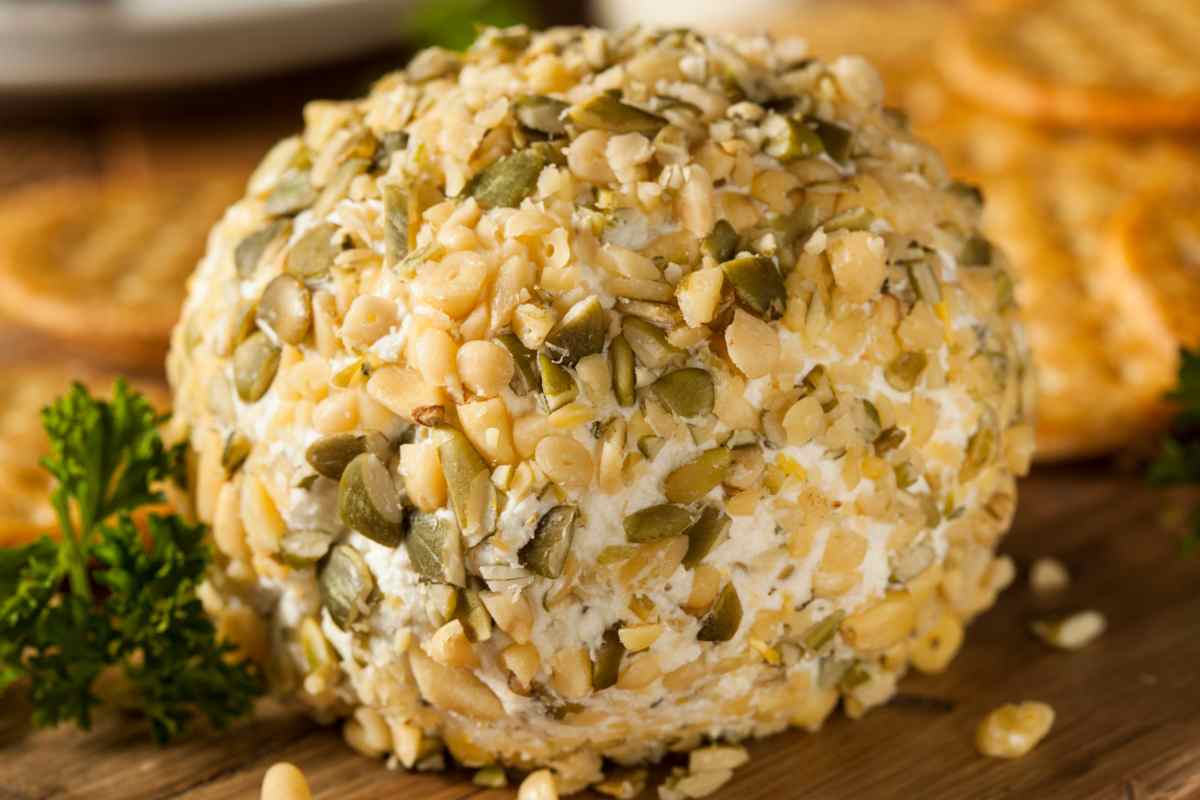 Pallina di formaggio con mix di granelle