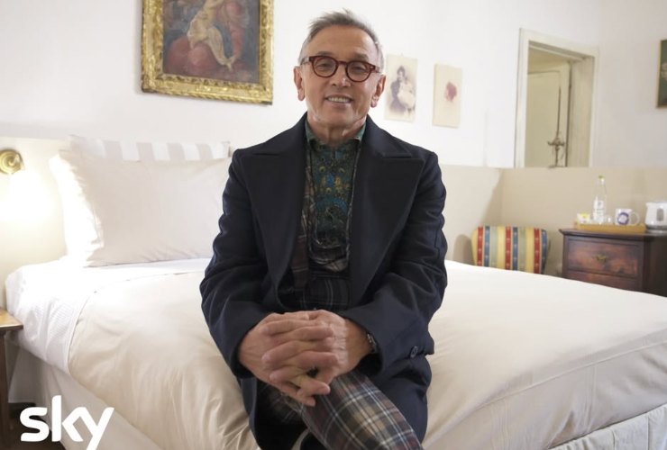 bruno barbieri seduto sul letto