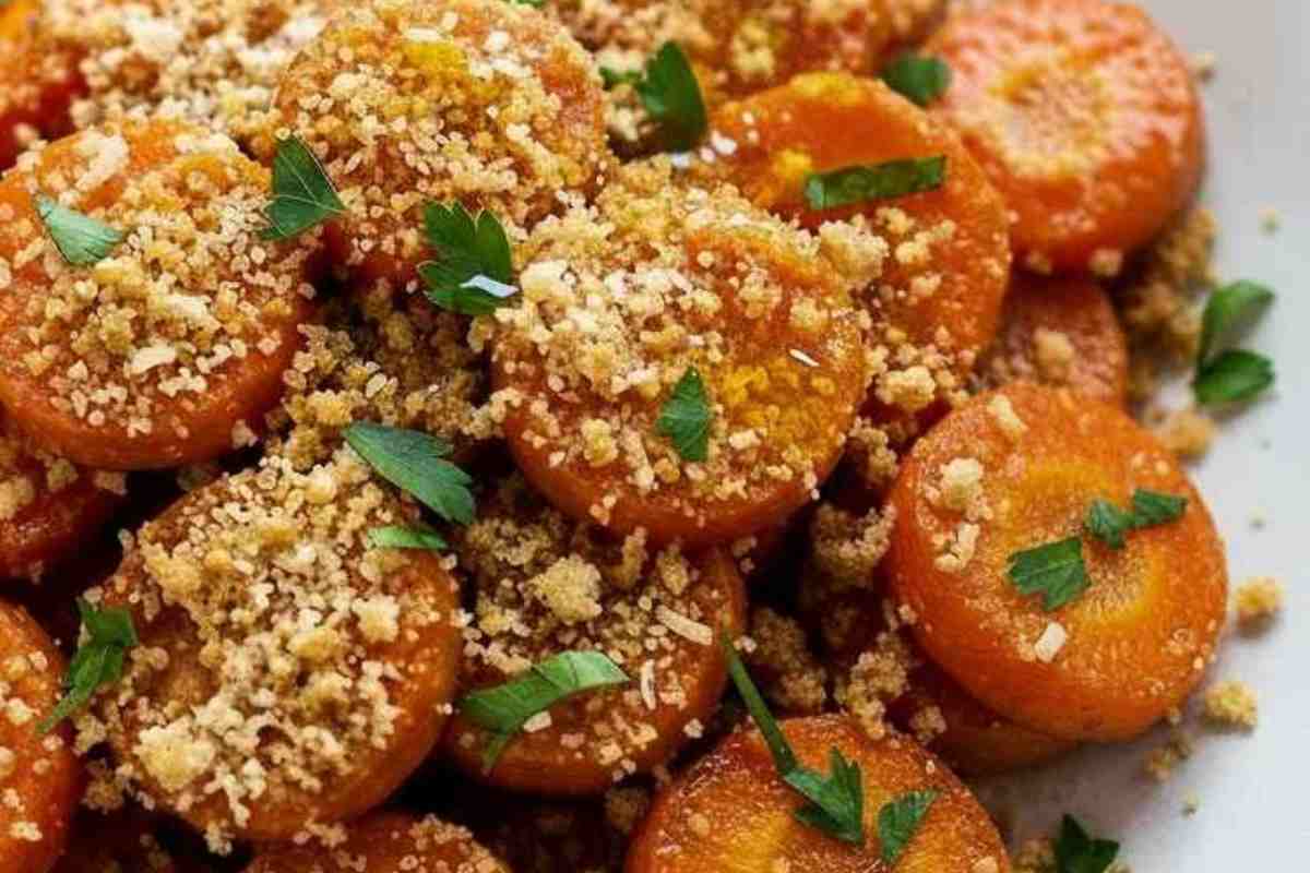 Carote cotte con pangrattato ed erbe aromatiche