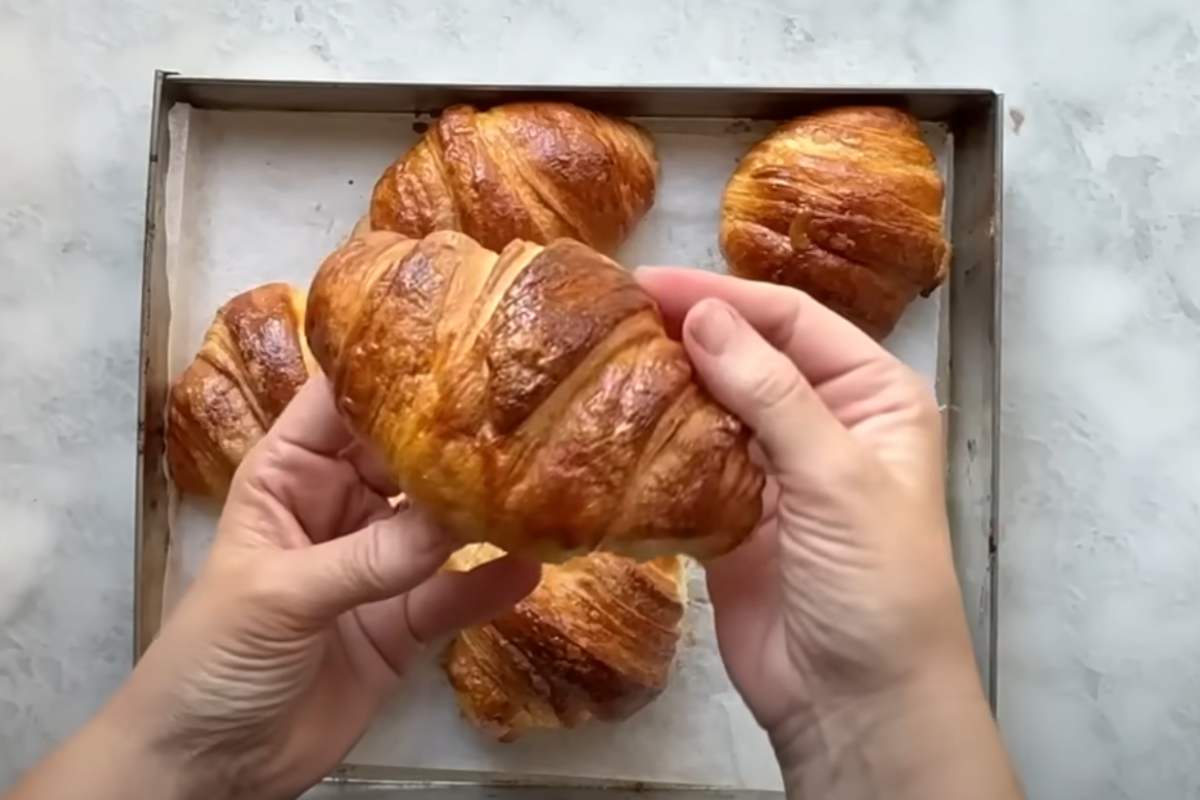 cornetto in mano