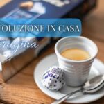 una tazzina di caffè con un bacio perugina