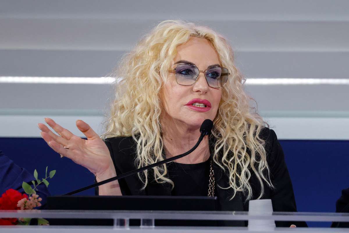 antonella clerici mentre parla