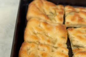 focaccia rosmarino tagliata a tranci