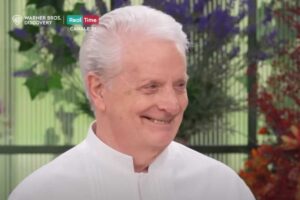 iginio massari sorride