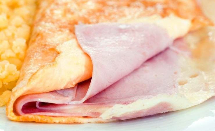 omelette prosciutto e mozzarella