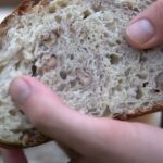 mani sul pane