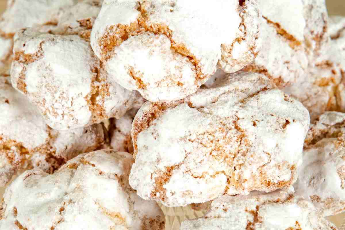 paste di mandorla una sull'altra