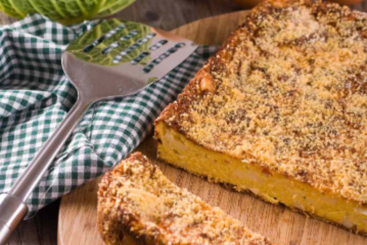 polpettone di verdure su un tagliere di legno