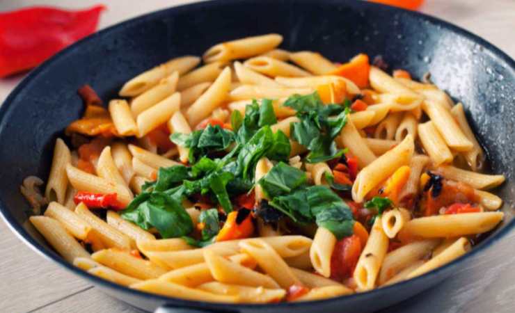 pasta con peperoni e basilico