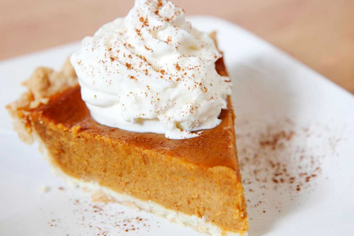 una fetta di pumpkin pie
