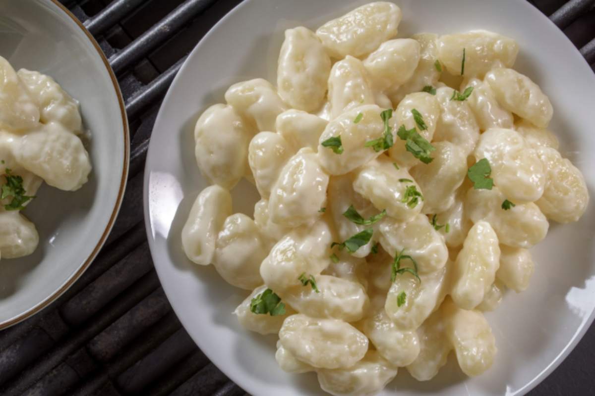 gnocchi cremosi con salsa di anacardi