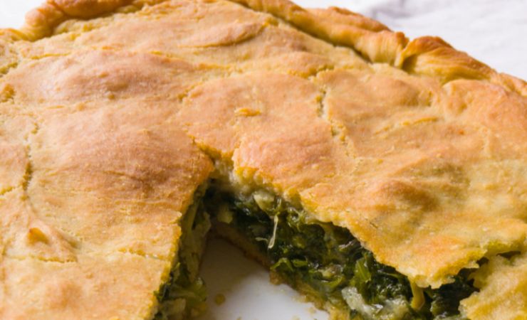 Pizza farcita con friarielli senza una fetta