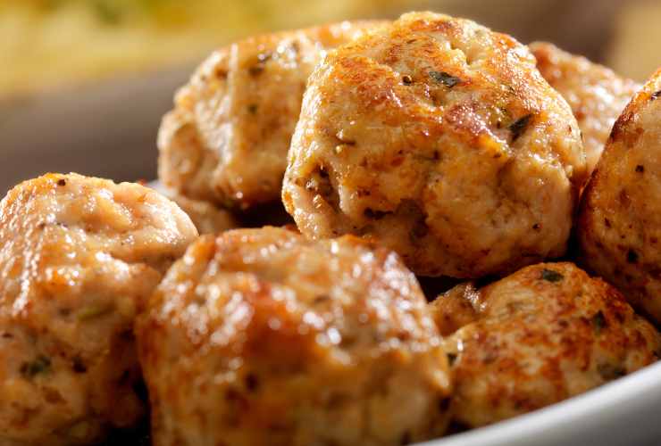 polpette fritte nel piatto