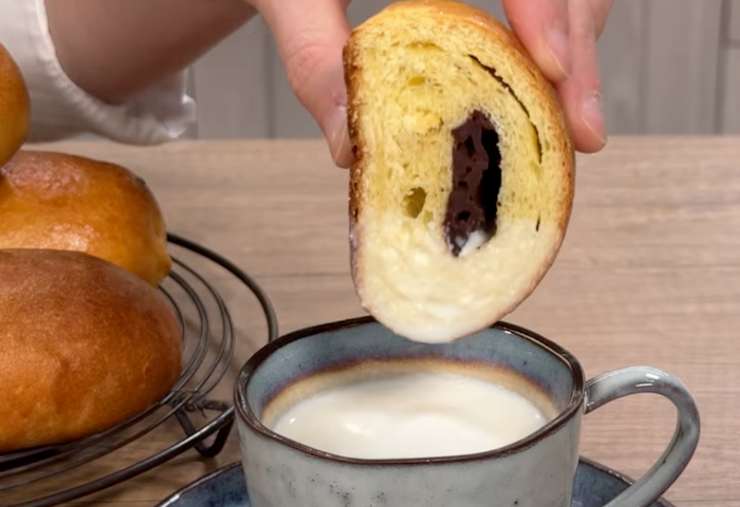 saccottino al cioccolato immerso nel latte