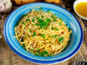 spaghetti con prezzemolo e aglio
