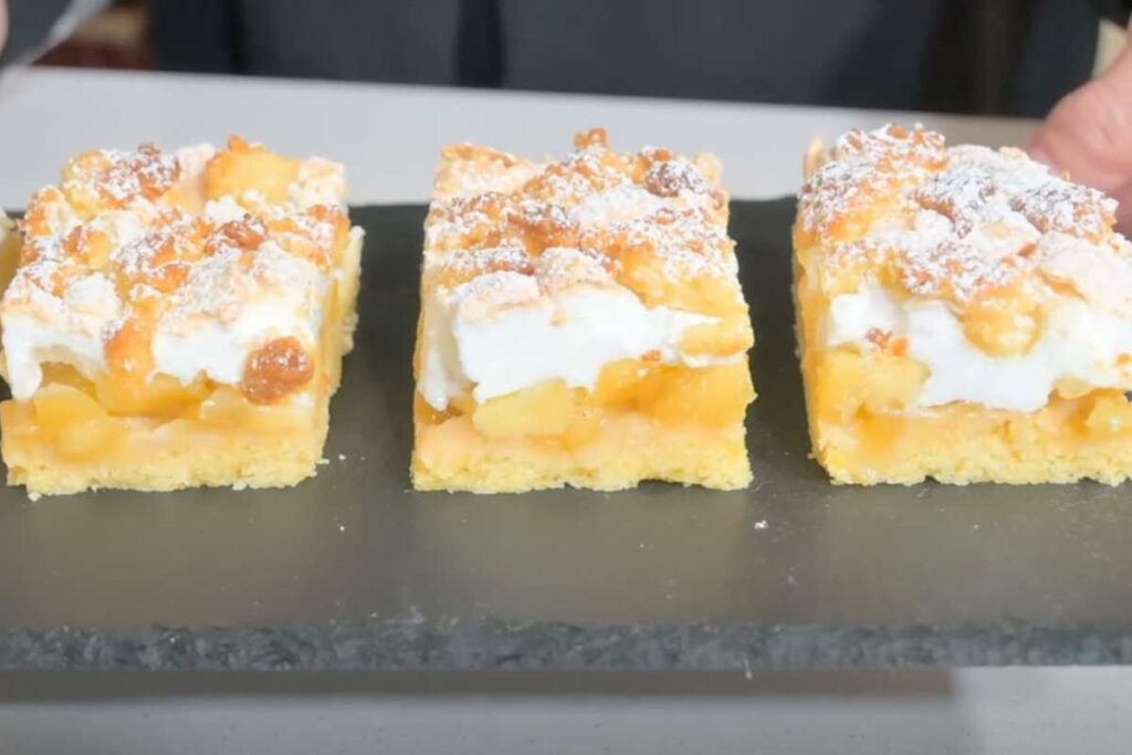 tre fette di torta di mele